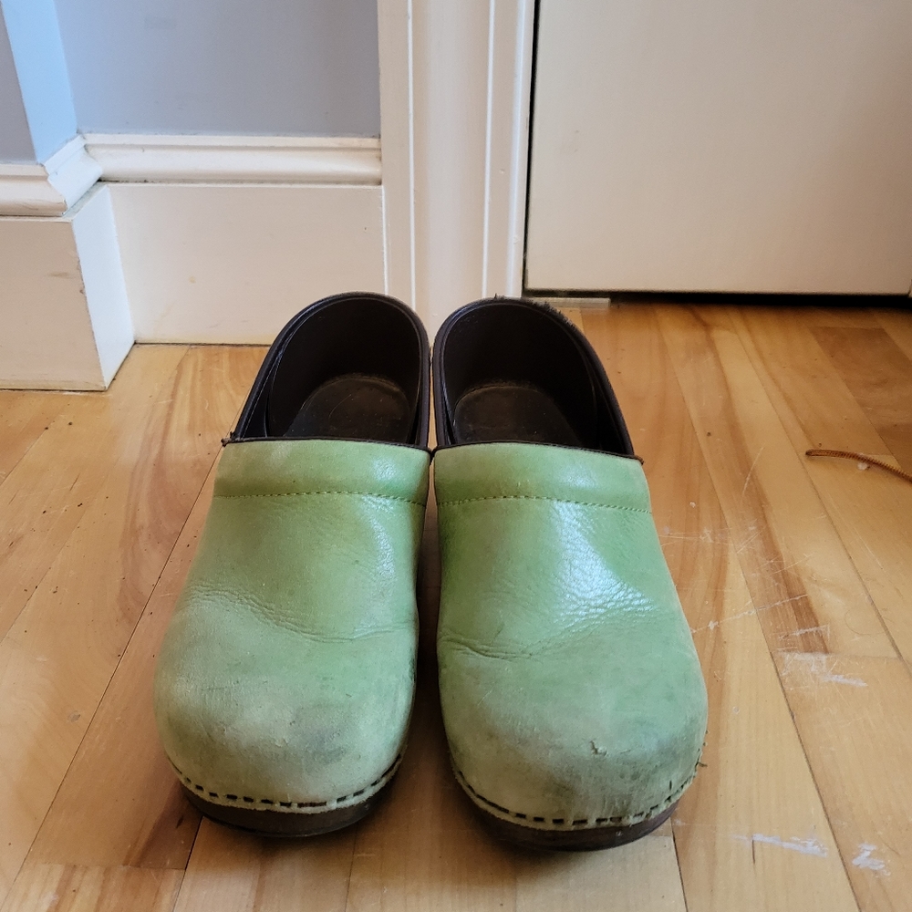 Dansko clogs! Lime green-ish! Size 41 // size 10
